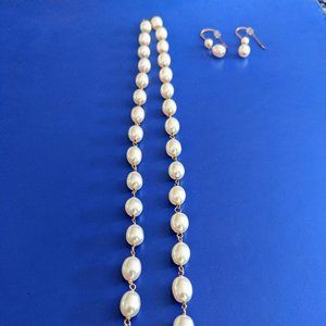 Freshwater pearl necklace and earrings